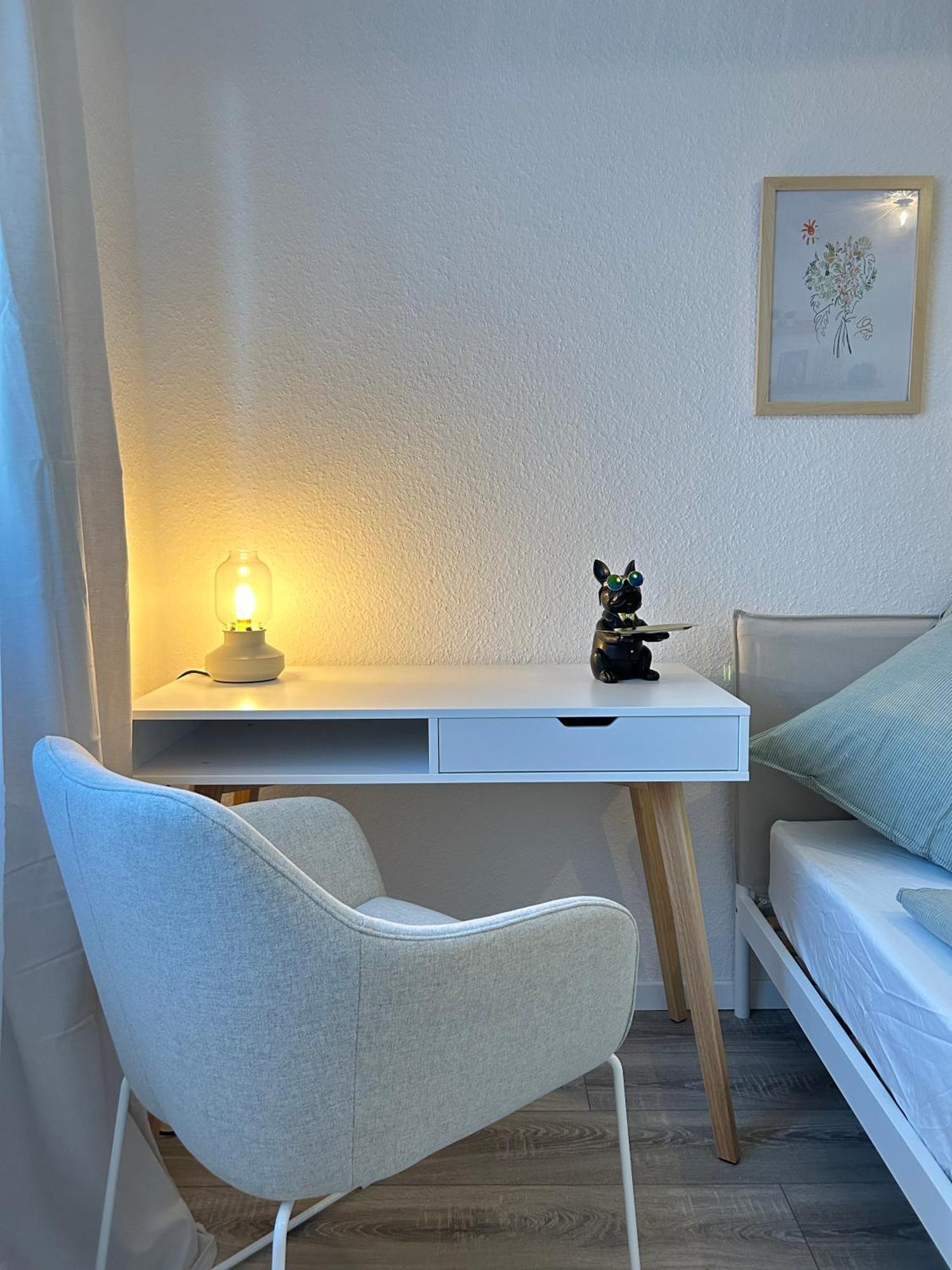 Modernes Designer-Apartment Fuer 7 Gaeste - 80Qm In Zentraler Lage, Self-Check-In Καρλσρούη Εξωτερικό φωτογραφία